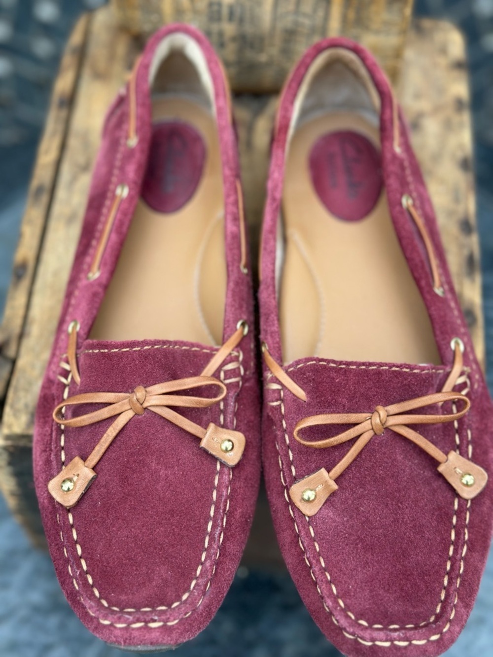 Clarks Berry Wine Suede Loafers Driving Moccasin Comfort Shoes Leather Ties - Picture 2 of 11